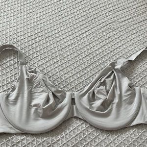 EUC La vie en rose Unlined full covered underwire bra - light grey - 38 E (DD)